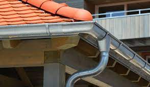 La société toiture avesnoise pose et entretien vos gouttières en ZINC