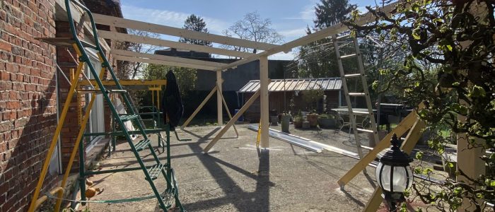 Fabrication et pose de pergolas sur mesure par toiture avesnoise - Olivier BOULANGER à Dourlers