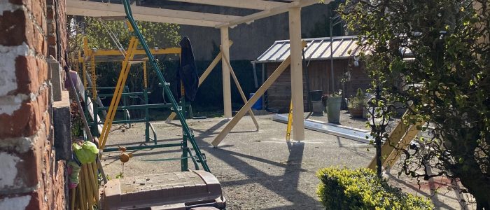 Fabrication et pose de pergolas sur mesure par toiture avesnoise - Olivier BOULANGER à Dourlers