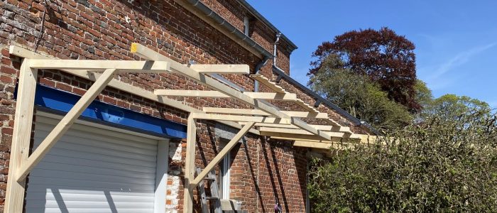 Fabrication et pose de pergolas sur mesure par toiture avesnoise - Olivier BOULANGER à Dourlers