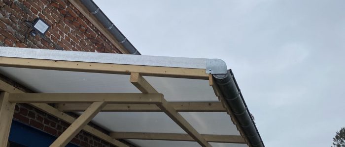 Fabrication et pose de pergolas sur mesure par toiture avesnoise - Olivier BOULANGER à Dourlers